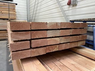 Ca. 38x Douglas 75x175x4000mm bezaagd